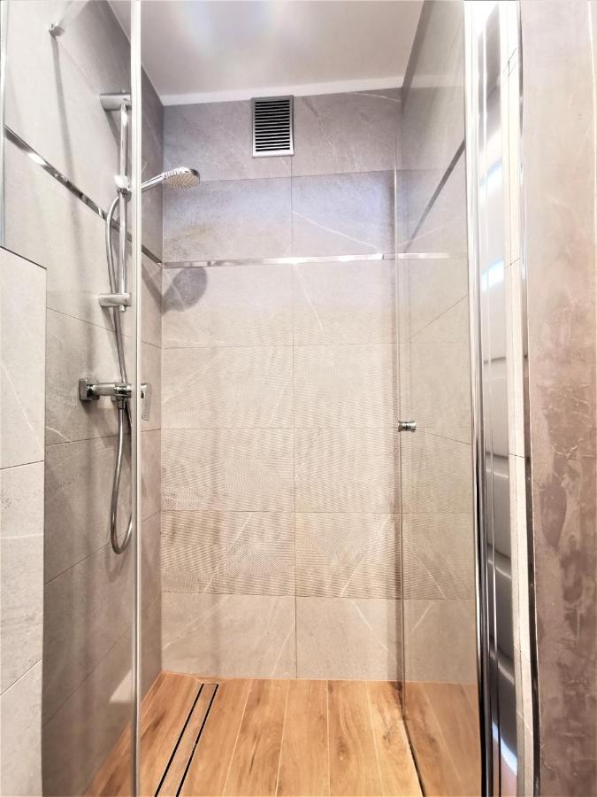 Kuznicza Apartment - 300M Main Square ~ Self Check-In 24H Wroclaw Luaran gambar
