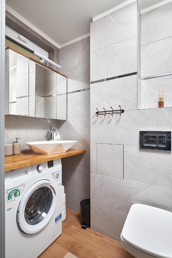 Kuznicza Apartment - 300M Main Square ~ Self Check-In 24H Wroclaw Luaran gambar